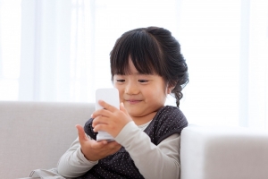 Top 10 ung dung hay nhat cho be tren iPhone ba me co the yen tam