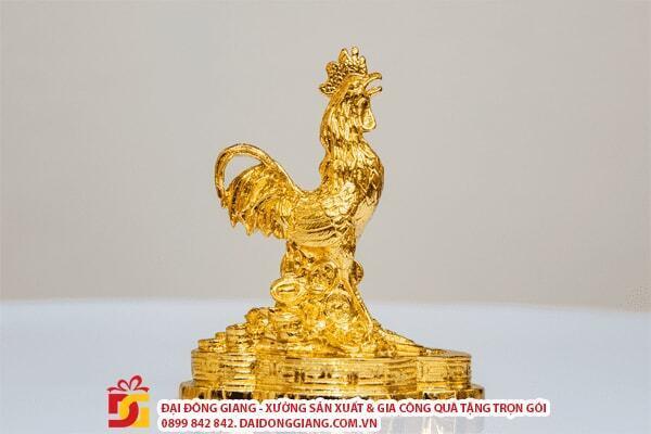 Hình ảnh con gà - Quà tặng phong thủy 12 con giáp để bàn làm việc