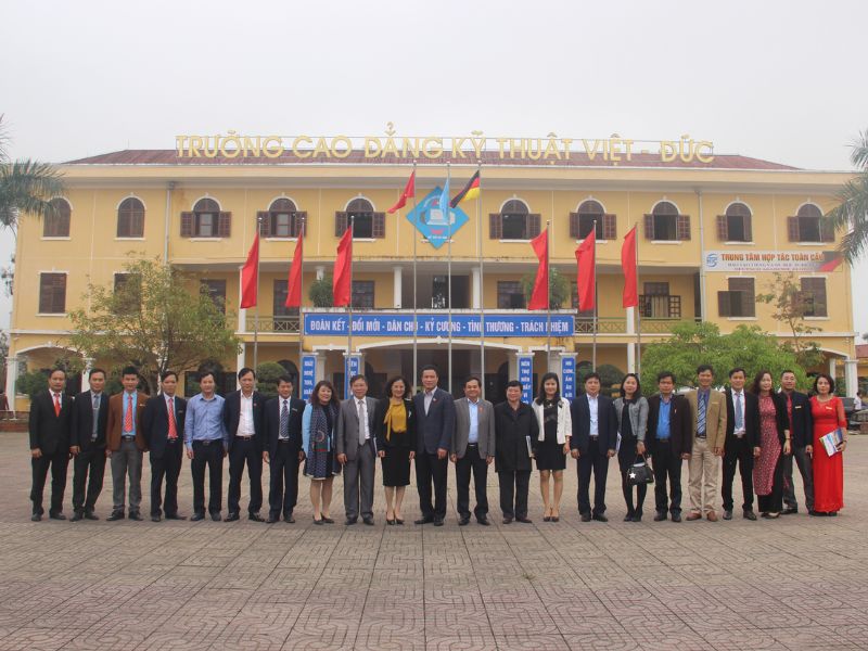 cao dang viet duc nghe an